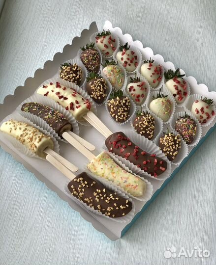 Клубника в шоколаде. Фрукты в шоколаде. Букеты