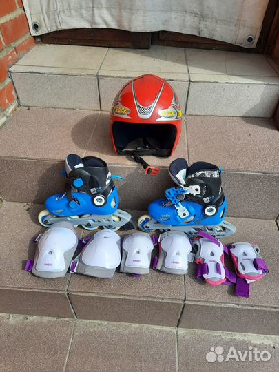 Комплект: роликовые коньки, шлем, защита