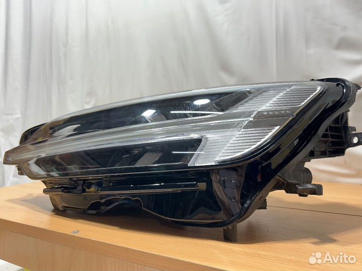 Фapa volvo V60/S60 пeредняя левая оригинал (б/у)