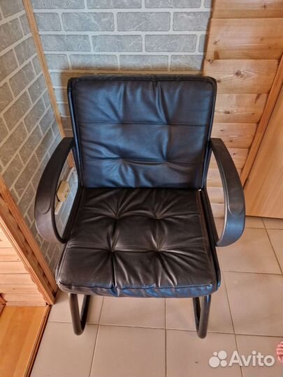 Офисное кожаное кресло бу
