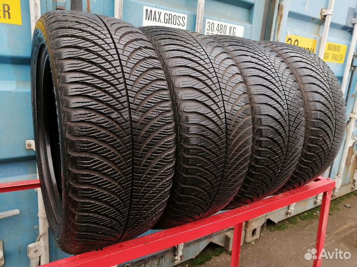 Goodyear Vector 4Seasons Gen-2 225/50 R17