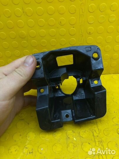 Кронштейн бампера передний Skoda Octavia cwva 2017