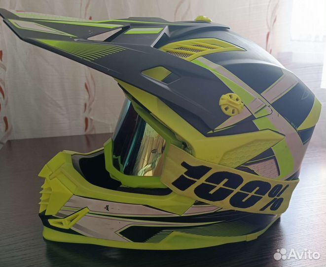 Мотошлем кроссовый с очками (каска)