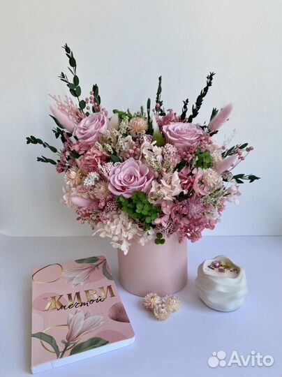 Букет в шляпной коробке, не завянет