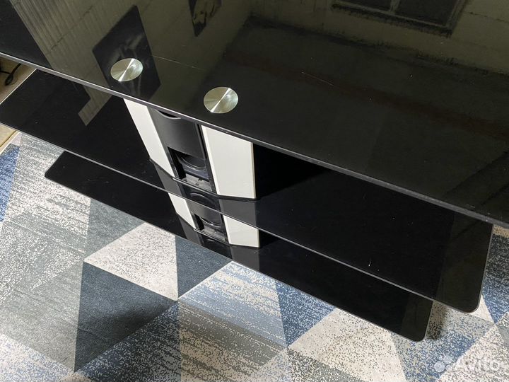 Стеклянная тумба под тв