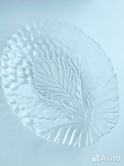 Набор из 2-х салатников, тарелок для закусок