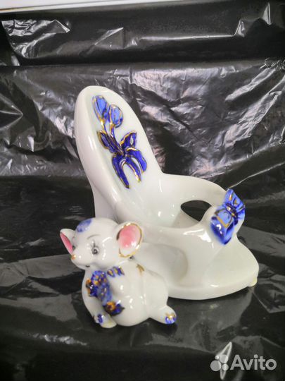 Фарфоровые вазочки, шкатулки, икорница, чайники