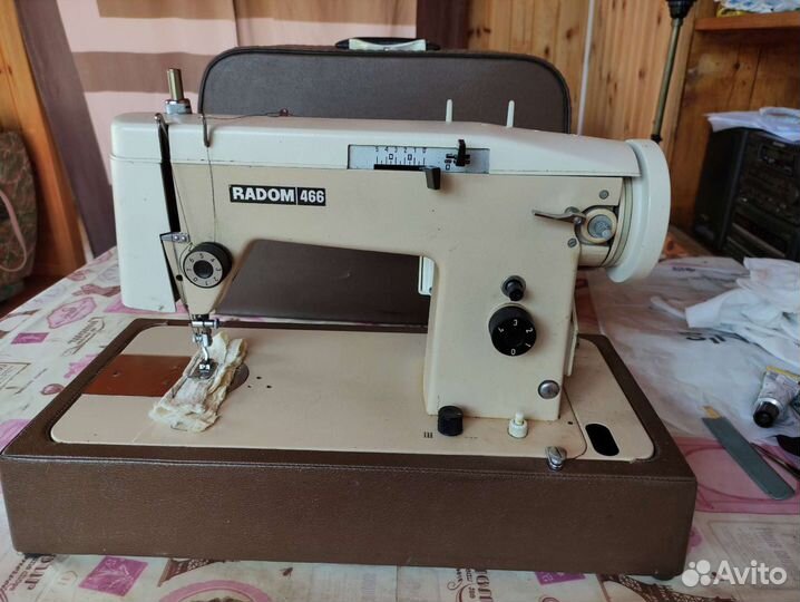 Швейная машина, электрическая с ножным приводом, п