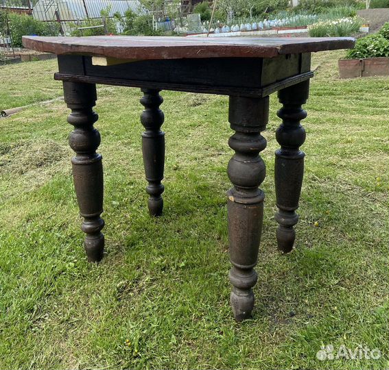 Старинный стол