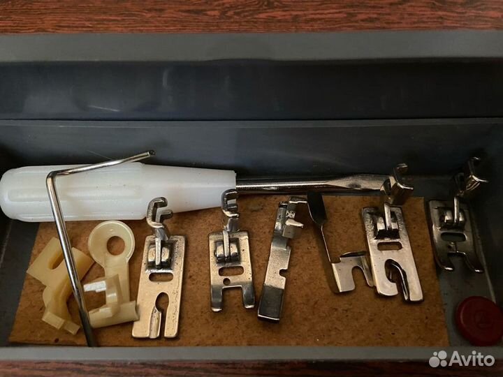 Швейная машинка чайка 142м