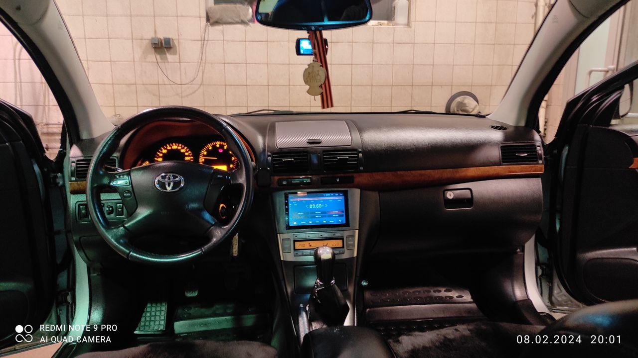 Toyota Avensis: фото владельца