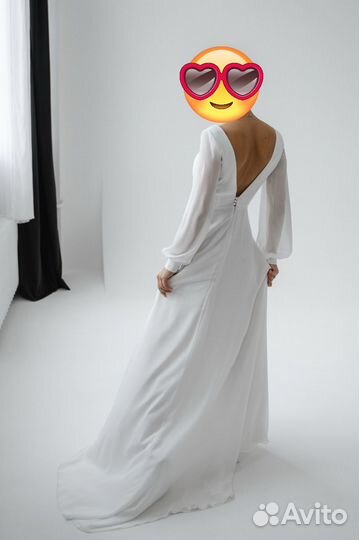 Свадебное платье с длинным шлейфом 42- 44р