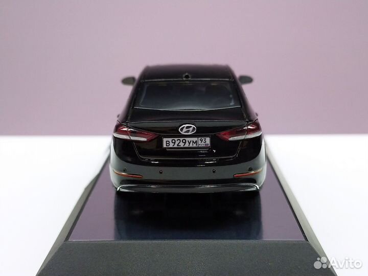 1:40 Hyundai Elantra Black