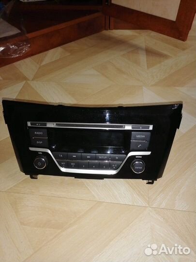 Магнитола от Nissan X-Trail T32 2015 год штатная