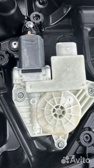 Стеклоподъемник задней двери BMW G11