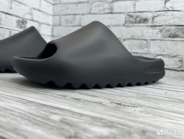 Шлепки Adidas Yeezy slide