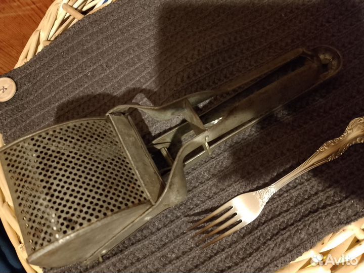 Старинный кухонный прибор