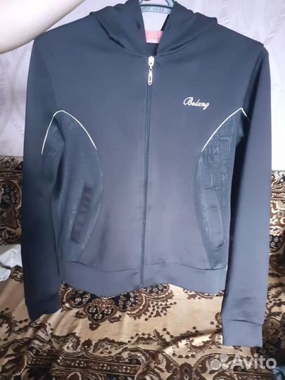 Продам женский спортивный костюм