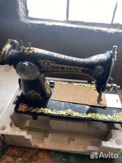 Швейная машинка с электроприводом