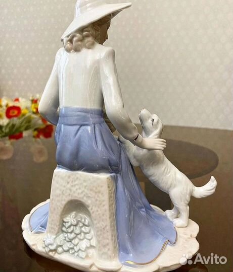 Фарфоровая фигура 