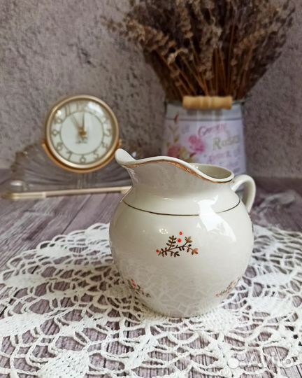 Молочник Красный фарфорист