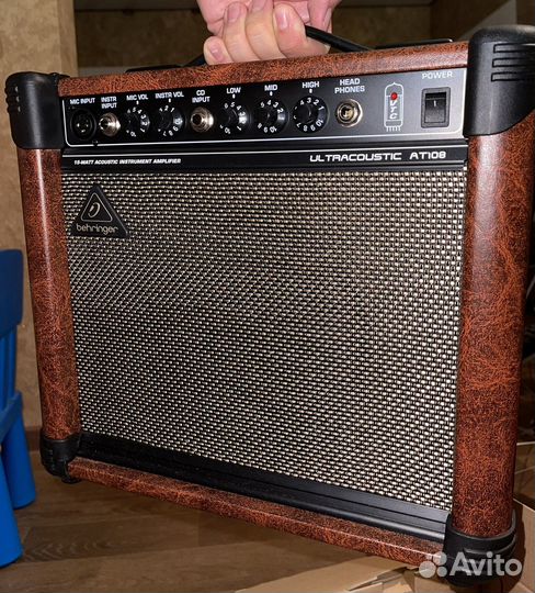 Новый комбоусилитель behringer ultracoustic AT108