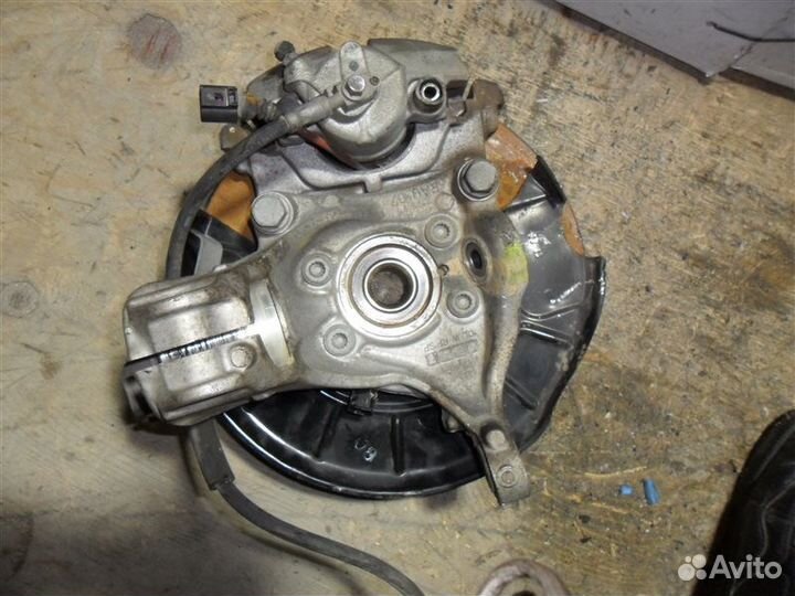 Ступица (кулак, цапфа) передняя левая Volkswagen