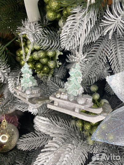 Новогодняя елочная игрушка Сани с ёлкой