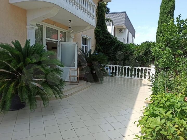 Коттедж 510 м² на участке 18 сот.