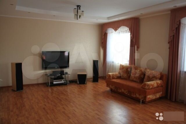 Коттедж 240 м² на участке 7 сот.