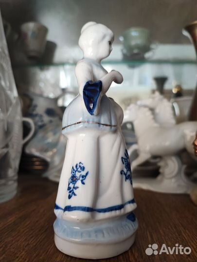 Статуэтка фарфор девушка