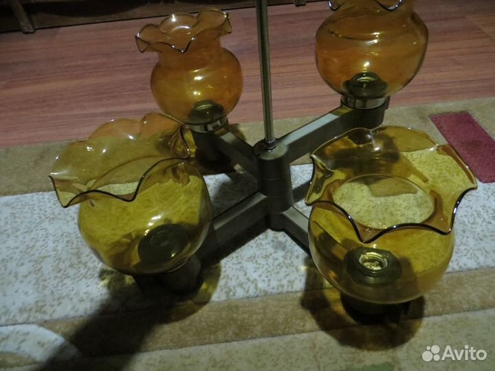 Люстра потолочная, (4 рожка) и светильник на кухню