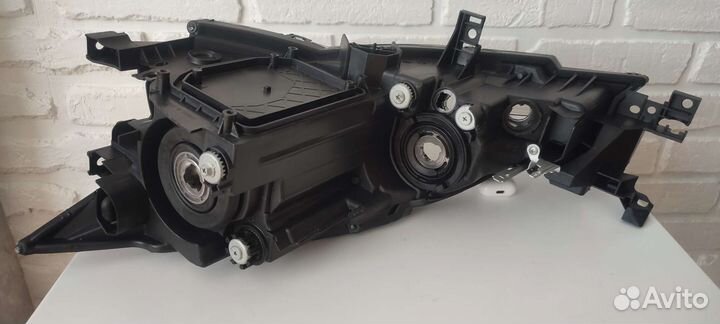 Правая фара на mazda 6 gh