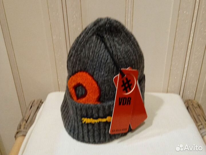 Женская шапка VDR