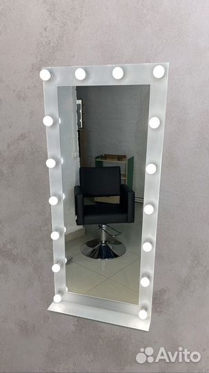 Парикмахерское зеркало с подсветкой
