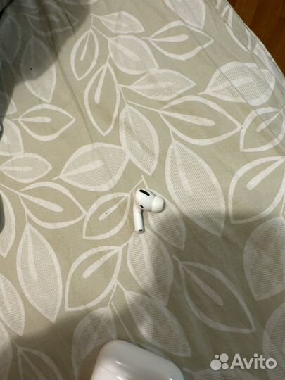 Левый наушник Airpods Pro первого поколения