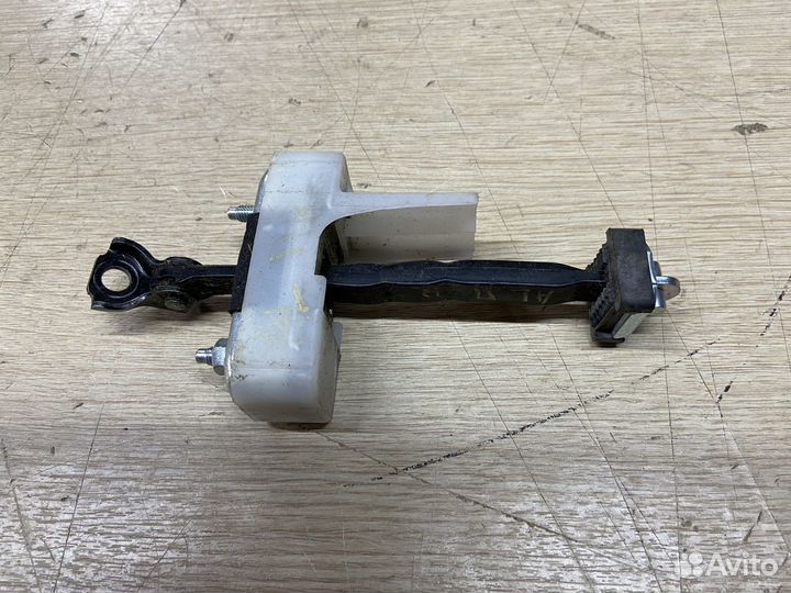 Ограничитель передней двери Toyota Alphard 3