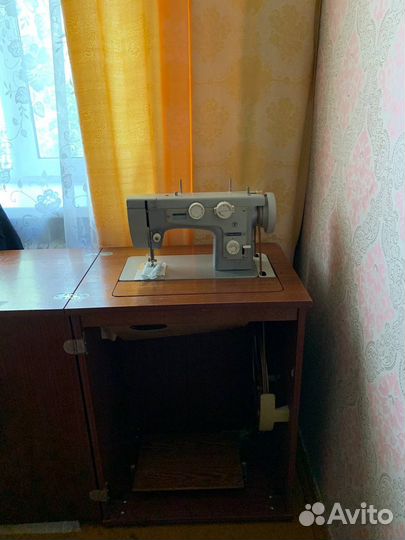 Швейная машина Подольск 142