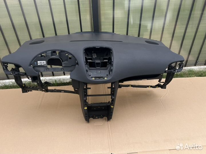 Торпеда Peugeot 207