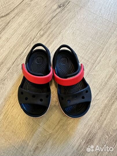 Сандалии Crocs