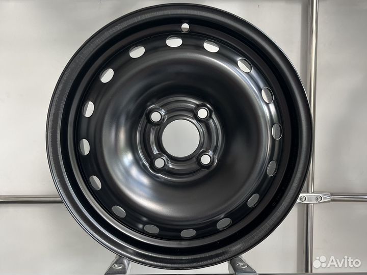 Штампованные диски R14 на Daewoo Nexia