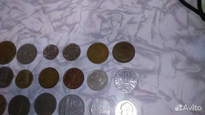 Монеты иностранные разные комплектом