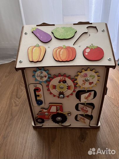 Бизиборд домик