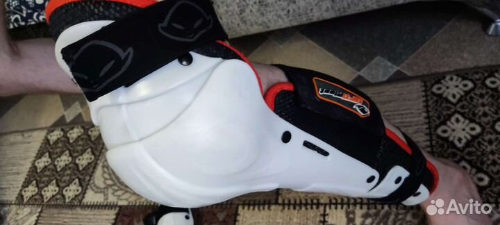 Шарнирные наколенники UFO Plast