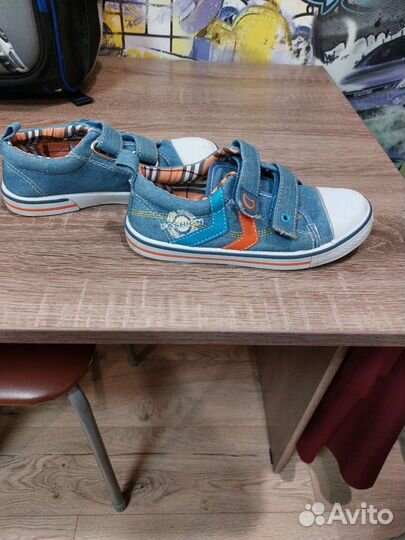 Кроссовки детские новые