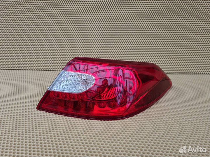 Фонарь в крыло задний правый Infiniti M Q70 Y51