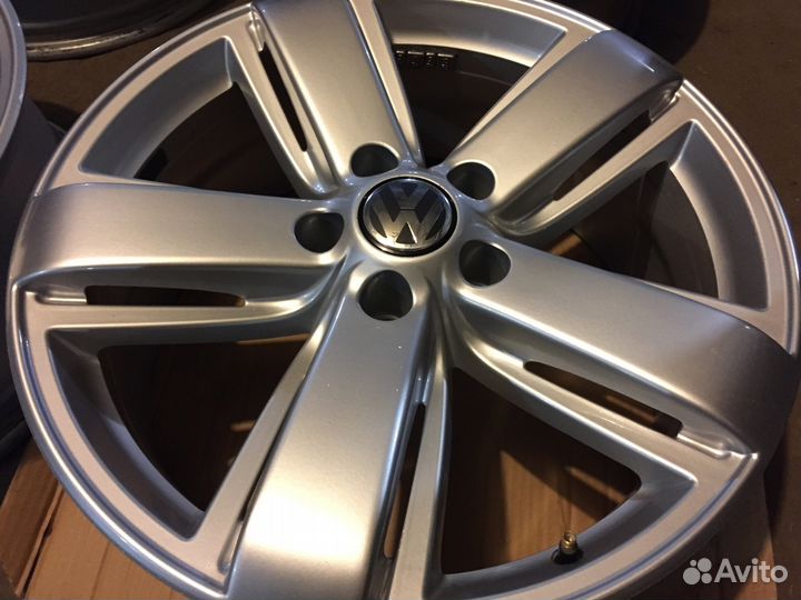 Оригинальные диски Volkswagen Amarok R19