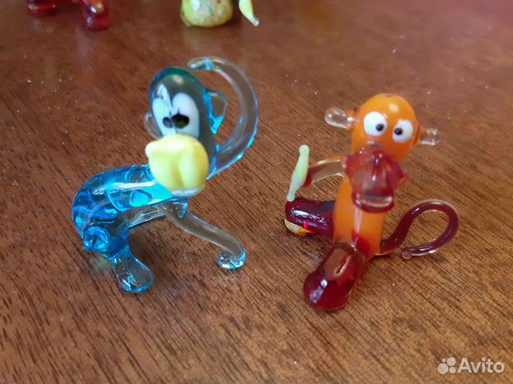 Фигурки из цветного стекла