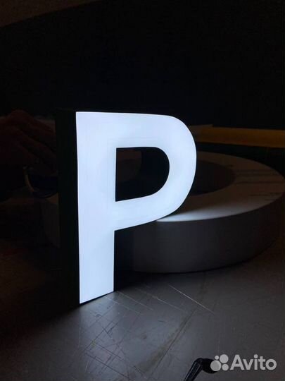 Объемные буквы, световая вывеска, неоновая