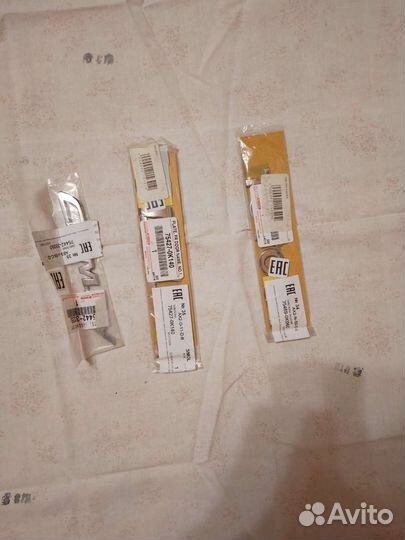 Эмблемы, наклейки